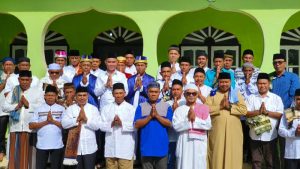 Wakil Bupati Halbar Sholat Idul Fitri 1445 di Masjid Parada Desa Marimabati
