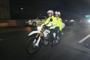 Kakorlantas Polri Patroli Puncak Arus Balik dan Imbau Pengemudi Tidak Berhenti di Bahu Jalan