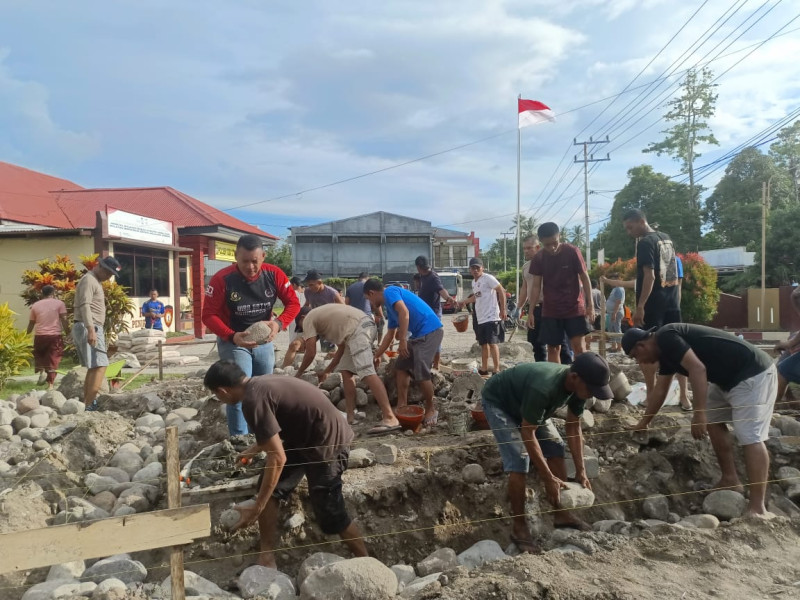 Warga Masyarakat Oba Utara Salut atas Kerja Keras Seluruh Anggota Polsek Oba Utara yang Berusaha Membangun Mushola