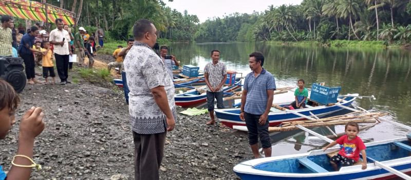 Kepala Desa Gorugo Resmikan Penyerahan Barang untuk Ketahanan Pangan kepada Warganya