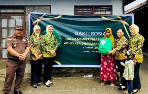 Sambut Hari Bhakti Adhyaksa ke-64, Kejari Halmahera Timur dan IAD Gelar Bakti Sosial di Pondok Pesantren