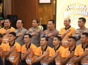 Kapolri Berikan Penghargaan Gemilang untuk Tim Voli Jakarta Bhayangkara Presisi dan Popsivo Polwan di Proliga 2024