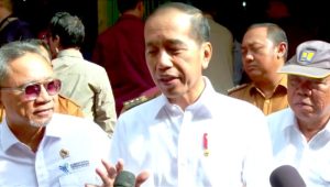 Presiden Jokowi Berpamitan kepada Pedagang Pasar Delimas dalam Kunjungan Kerja ke Sumatera Utara