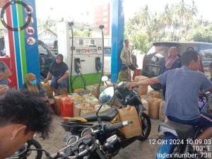 SPBU Togola Sanger Diduga Utamakan Jerigen, Masyarakat Ibu Dirugikan