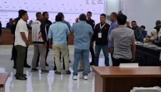 Pleno KPU Maluku Utara Ricuh, Saksi Tiga Paslon Pilgub Walk Out, Netralitas KPU Dipertanyakan