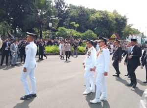 Presiden Prabowo Hadiri Pelantikan Kepala Daerah, Mendagri dan Jajarannya Jalan Kaki dari Monas
