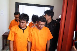 Polda Riau Tangkap Empat Debt Collector Yang Terlibat Pengrusakan dan Intimidasi