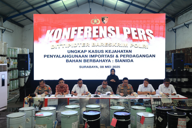 Bareskrim Gerebek Gudang Sianida Ilegal di Jatim, Terungkap Omzet Rp 59 Miliar dari Tambang Emas Ilegal