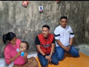 Anggota DPRD Sumut dan Tokoh Masyarakat Kunjungi Bayi Penderita Hidrosefalus di Langkat
