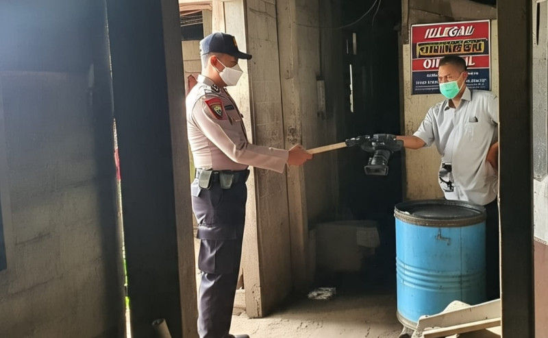 Oknum Wartawan Diduga Bekingi Polisi Koruptor dan Mafia BBM di Halmahera Selatan