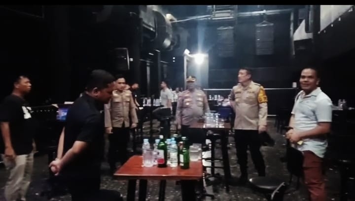 Poldasu Grebek Diskotik NBS Binjai 2 Pria Diamankan